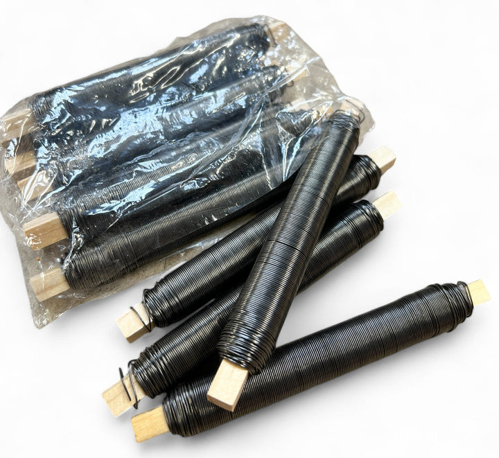 Pack of 10 black mossing wires on wooden sticks – sustainable 0.57mm wreath wire for Christmas and floristry.