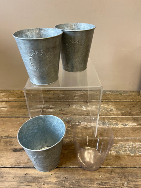 Zinc Galvanised wreath imprint Pot with Liner