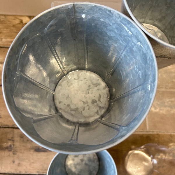Zinc Galvanised wreath imprint Pot with Liner